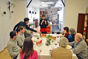 Óscar P. Crespo, impartiendo un taller. / Foto: KÖk Tu Cocina.