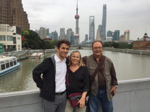 Plácido González Martínez con sus padres, Santiago González Salguero y María Antonia Martínez García.