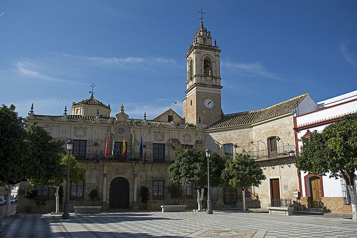 En la imagen, el Ayuntamiento de Lora del Río.