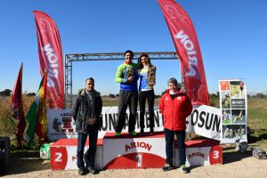 En la imagen, en la entrega de trofeos del I Canicross 'Lagunas de Osuna'.