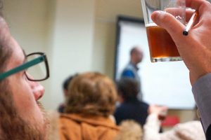 En la imagen, en el Taller divulgativo sobre la cerveza de Natures.