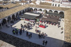 En la imagen, vista aérea de la inauguración de la Plaza de Abastos de Estepa.