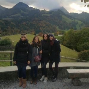 En unas visitas en Suiza de sus primas, en Gruyère.