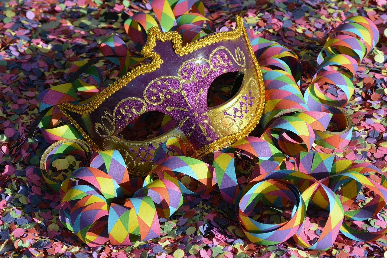 mascara carnaval confeti