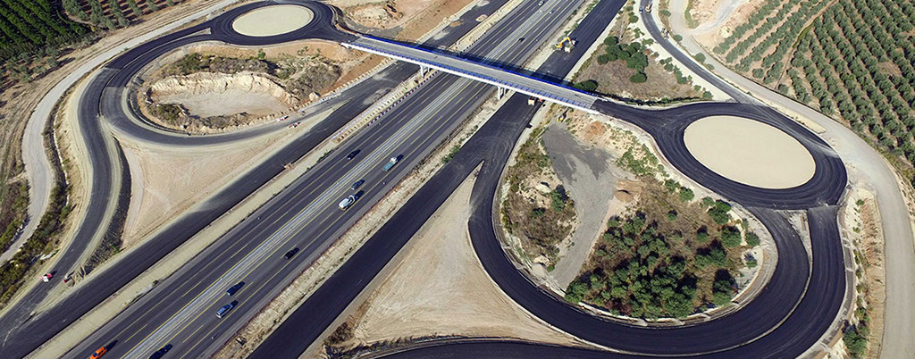 Obra de mejora de la conectividad de Sevilla en la autovía SE-40  La redacción de los proyectos constructivos en los que se ha dividido el tramo Espartinas – Valencina – Salteras, ya están próximos a su finalización, tras la cual se iniciarán los trámites para licitar las obras.