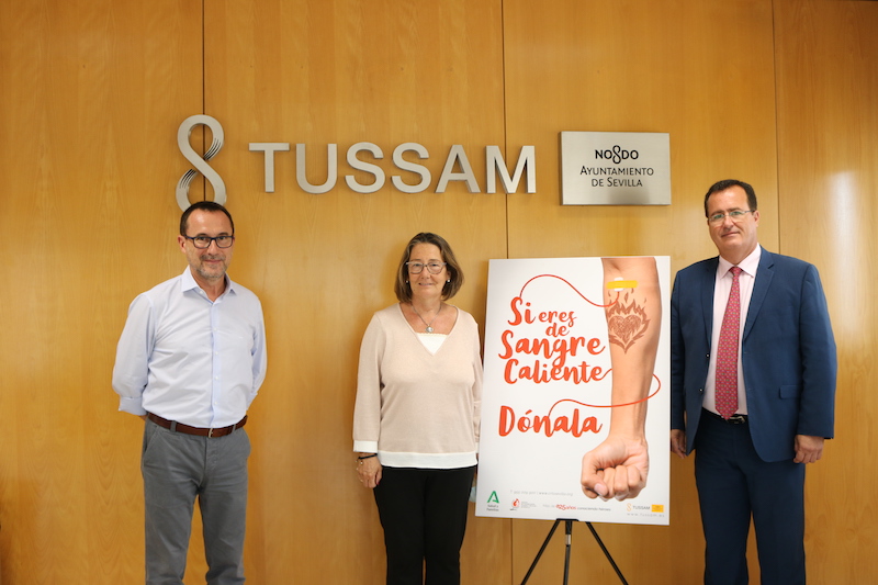 Tussam y el Cnetro de Transfusión han renovado el convenio de colaboración con el fin de promocionar la donación de sangre.