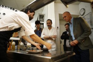 El delegado de Hábitat Urbano, Cultura y Turismo del Ayuntamiento, Antonio Muñoz, asiste a la presentación de actos con motivo del Día Mundial de la Tapa, que se celebrará el 15 de junio, y de promoción de la gastronomía de Sevilla.    FOTO: Pepo Herrera/Ayuntamiento de Sevilla.