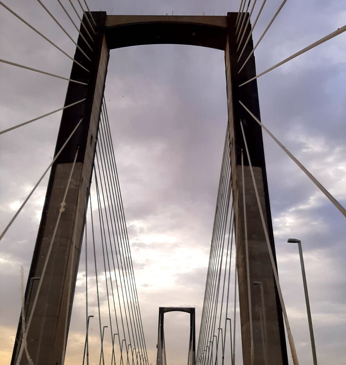 Cortes nocturnos en el puente del Centenario por los ensayos en los tirantes actuales