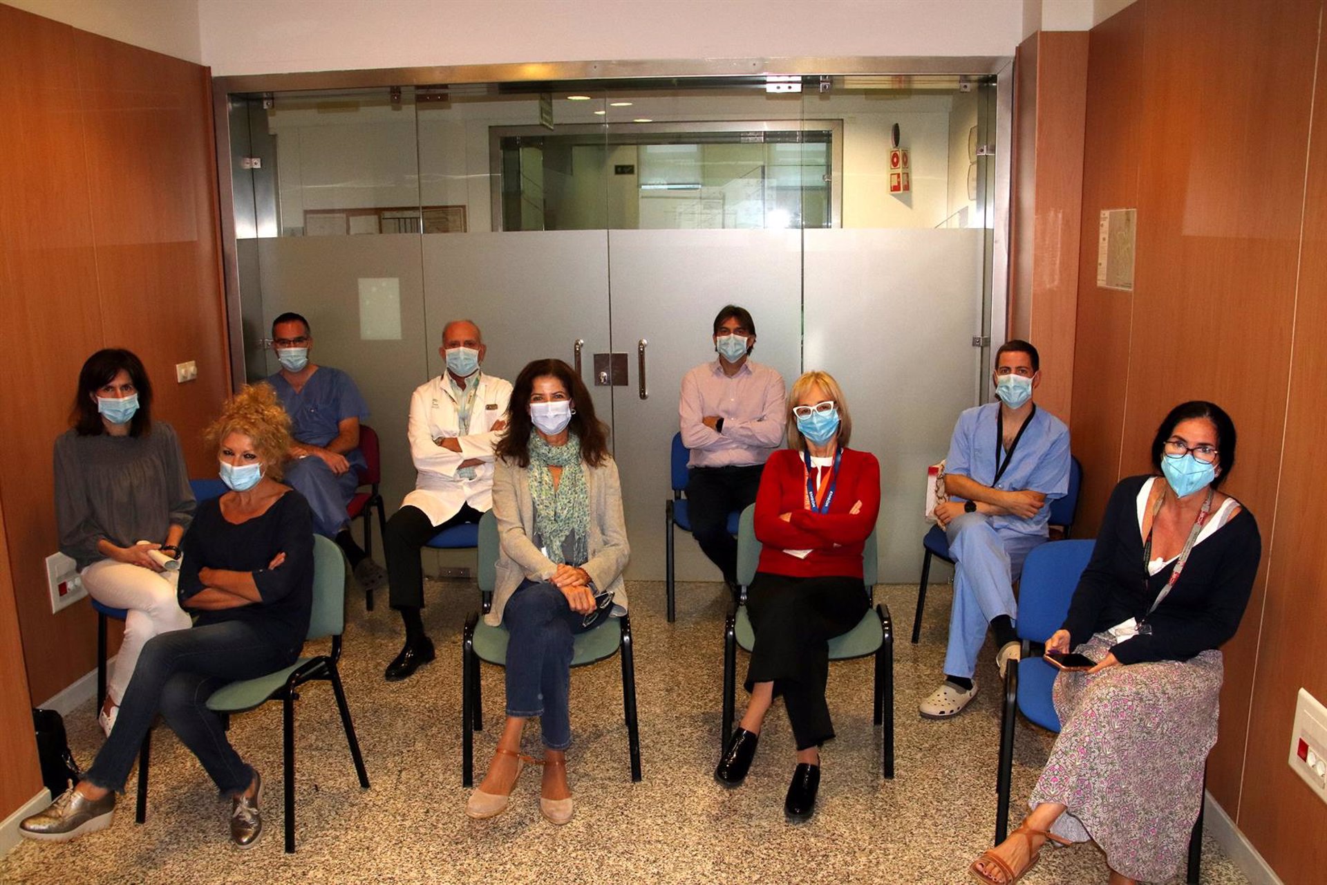 Parte de los integrantes del equipo multidisciplinar dedicado a los casos de cáncer de mama en el Hospital Virgen Macarena de Sevilla.