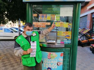 “Esto sube el ánimo que el de la calle está por los suelos”, afirma el vendedor Francisco José Esteban.