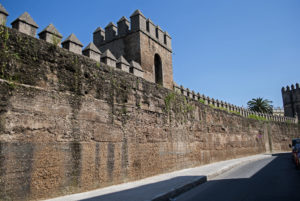 Adjudican las obras de restauración y consolidación de la Muralla de la Macarena