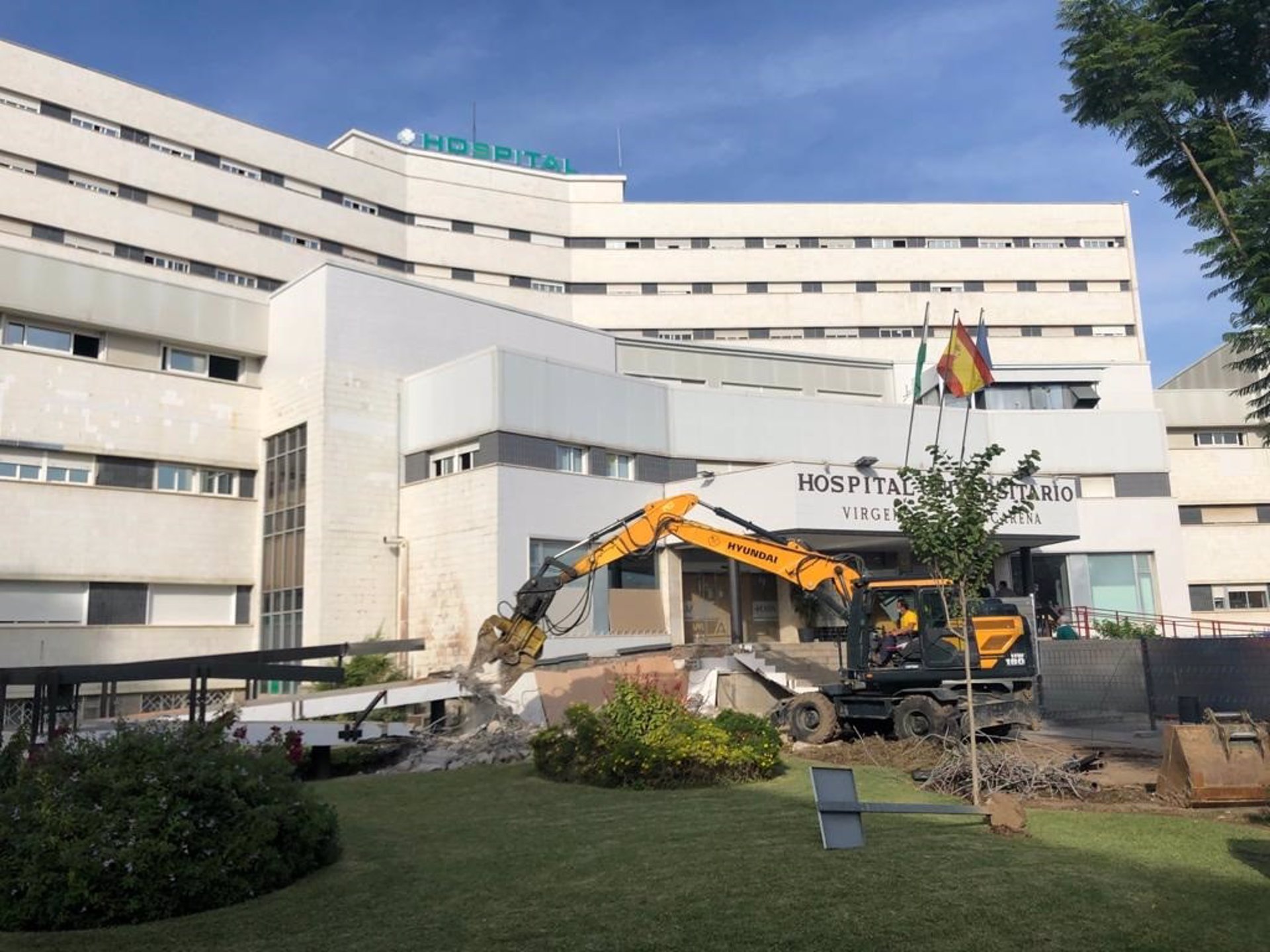 Obras para peatonalizar el entorno del hospital.