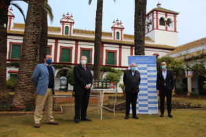 Acesur dona 1.500 kilos de aceite de oliva y salsas al Consejo de Hermandades de Sevilla