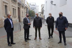 culmina la reurbanización de la calle Becas que cuenta con amplios itinerarios peatonales, accesibilidad universal y nuevo arbolado