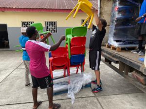 La Fundación Real Betis dona mobiliario escolar para el orfanato de Malabo en Guinea Ecuatorial