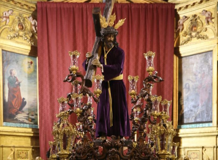 El Arzobispado deja abierta la puerta a montar altares con cristos y vírgenes en templos durante Semana Santa