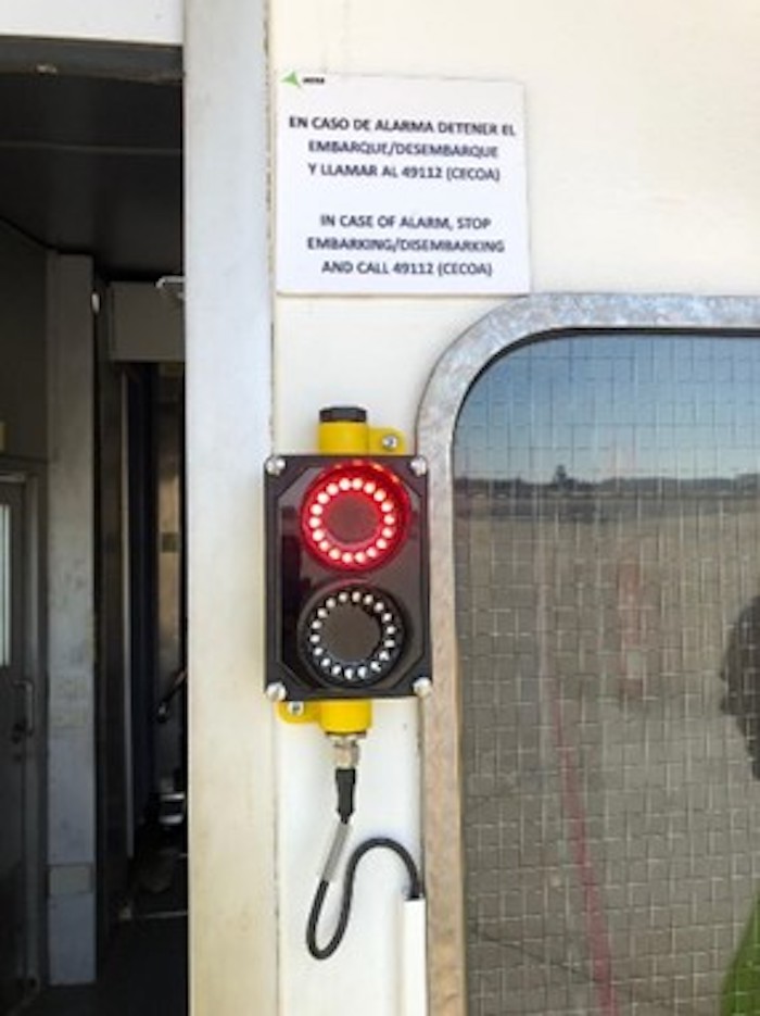 El aeropuerto acoge una prueba piloto de control remoto de las pasarelas que conectan aviones con el terminal