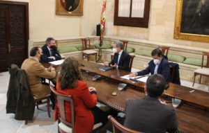 Sevilla apoyará los proyectos que emprenda la industria aeroespacial