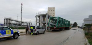 Obras de la pasarela sobre al paso a nivel en Marchena.