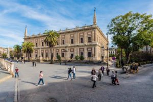 La nueva ordenanza acota la publicidad en el centro y permite pantallas en quioscos