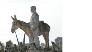 Dos Hermanas homenajea a los antiguos arrieros con un monumento