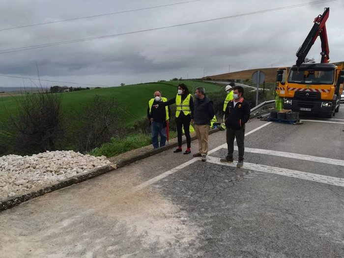 Restablecen la conexión de dos cañadas reales cortadas por una carretera en Montellano