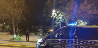 Dos mujeres, detenidas en Sevilla por agredir a un policía que desalojaba un local