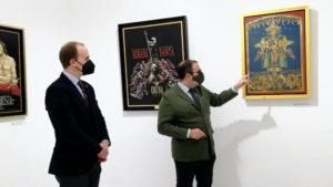 Osuna inaugura la exposición sobre cartelería de Semana Santa y Glorias