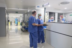 El Hospital de Emergencia COVID abre una planta y una zona de UCI al acompañamiento terapéutico de los pacientes