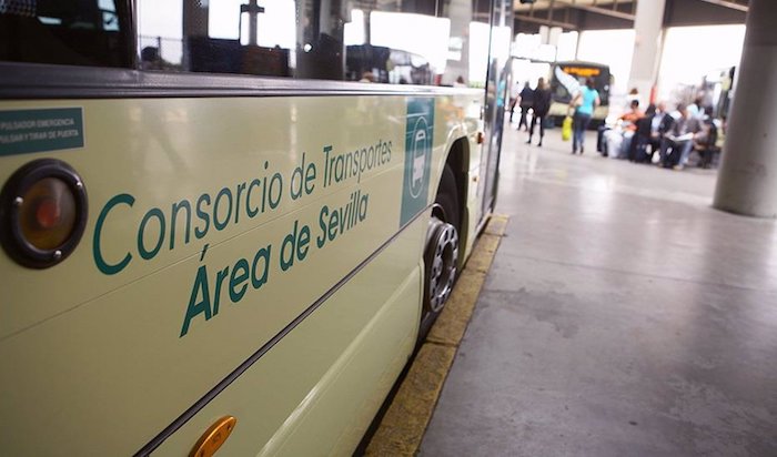 Ampliados los horarios de 25 líneas de autobuses metropolitanos por la reducción del toque de queda