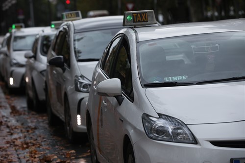 Sevilla contabiliza en marzo 419 de VTC y 2.347 licencias de taxi