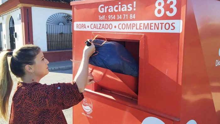 Cáritas Diocesana anima a colaborar con su proyecto textil donando nuestra ropa usada