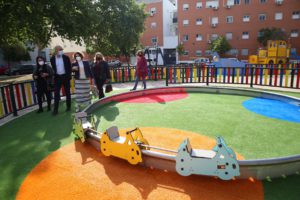 Adecúan un espacio infrautilizado en Sevilla Este con juegos infantiles y zonas verdes