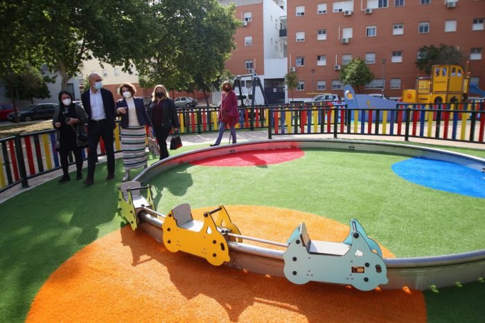 Adecúan un espacio infrautilizado en Sevilla Este con juegos infantiles y zonas verdes