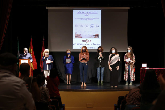 Varios colectivos reciben los Premios a la mujer del Distrito Macarena