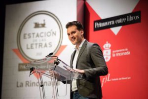 Rancio Sevillano abre la Estación de las Letras de La Rinconada instigando a la lectura con guiños al cine