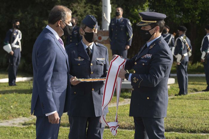 El rector de la Universidad de Sevilla recibe la Gran Cruz del Mérito Aeronáutico con distintivo blanco