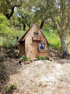 Las casas de "Los tres cerditos" o la casita de "El zapatero y los duendes", a pocos minutos de Sevilla