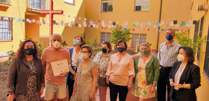 El número 51 de la Calle Castilla se lleva el premio de las Cruces de Mayo