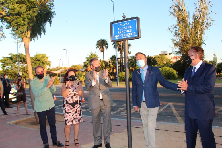 Alfredo Sánchez Monteseirín da nombre a una glorieta en Sevilla