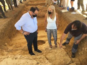 Una nueva excavación en la necrópolis de Carmona intenta localizar un nuevo mausoleo circular