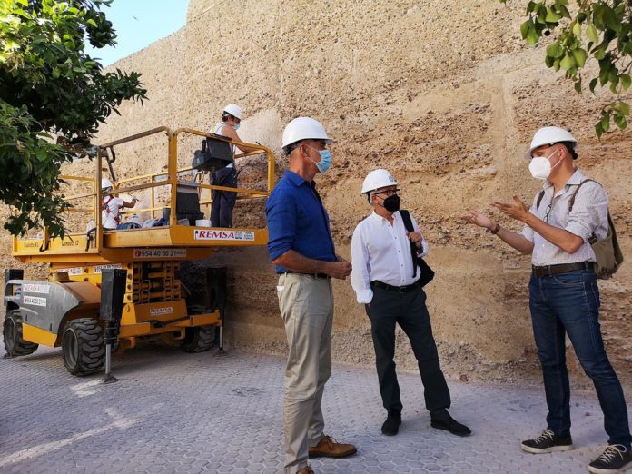 Ejecutado un tercio de la restauración del muro interior de la Muralla de la Macarena