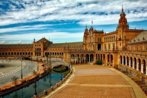 Clausura del V centenario de la 1ª Vuelta al Mundo con espectáculo en la Plaza de España