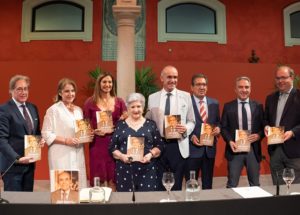 Carlos Navarro Antolín presenta el libro 'Juan Robles, la sonrisa del tabernero'