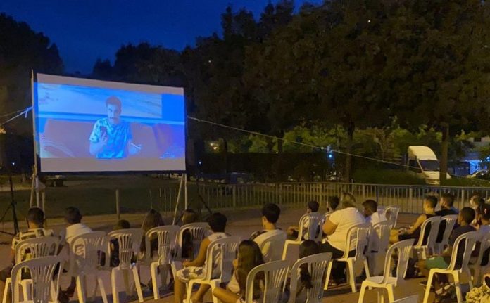 Sevilla programa más de 80 sesiones de cines de verano en los barrios de la ciudad