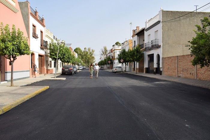 Los Palacios y Villafranca asfalta numerosas calles