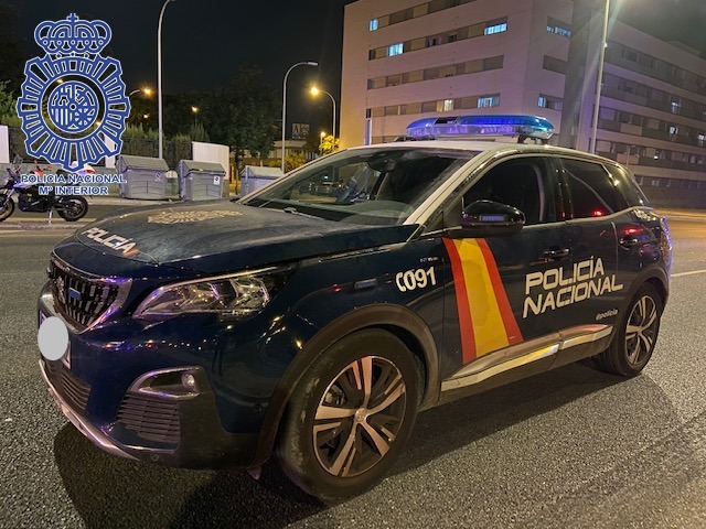 La Policía Nacional detiene a tres personas por robos con fuerza en vehículos