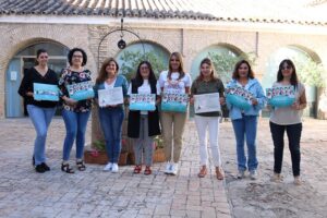 Lora del Río entrega material del Instituto Andaluz de la Mujer