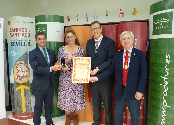 En el marco de la celebración del XXVIII Capítulo Extraordinario de la Orden, celebrado en Sevilla. Insignia Jacobea en Sevilla por la promoción de los caminos a Santiago