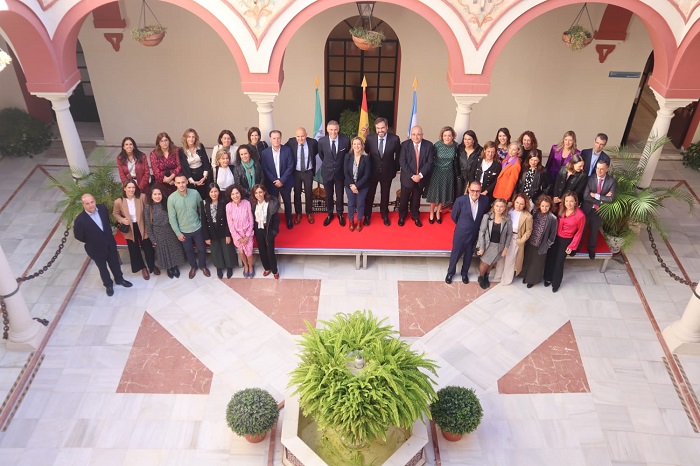 El Colegio territorial provincial considera que celebrar estas asambleas fuera de su sede ayuda a divulgar la importancia de sus funciones para el correcto desarrollo democrático Colegio Oficial de Secretarios